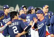 [포토]'보경아.....' 이진영 코치