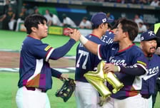 [포토]'문보경과 감격의 포옹하는' 안현민