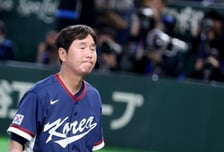 [한번에쓱]영원히 남을 '인생경기' 마친 류지현 감독, 눈물없이 마무리할 수 없었다