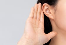 "어? 뭐라고?" 젊은데 계속 되묻는 말...청력 망치는 '이 습관'