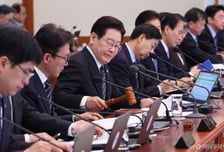 [속보]李대통령, 중동 상황 관련 "위기 극복 당연, 기회로 만드는 게 진짜 실력"