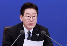 [속보]李 대통령 "군용기 비상대기 하나?" 안규백 장관 "4대 대기, 720명 긴급 수송 가능"