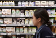 "우리 애 아무거나 먹일 순 없지" 프리미엄 분유 '불티'...매출 뛰었다