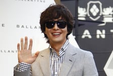 배우 배용준, 42만주 추가 매수...지분율 8% 넘긴 '엔터주'