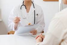 "딸 의대 유학비 필요"…동료 의사들 속여 수억 가로챈 전문의 '실형'