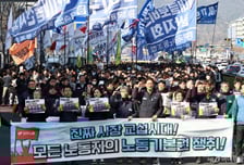 '노란봉투' 깃발 든 노조에 벌벌 떠는 재계…"끌려갈 수밖에"
