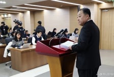 끝난 재판, 다시 심판… 헌재 문턱 닳을까