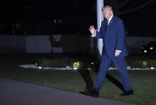 "승리명분 아쉬운데…" 트럼프, 참모진 등쌀에 일단 물러서기