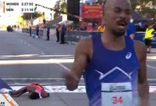 '대참사' 마라톤 중 코스 잘못 안내, 결승선 코앞서 1위 바뀌었다 "케냐 선수 분노 폭발... 운영 촌극"