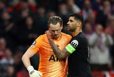 '대참사' 토트넘, ATM에 2-5 대패→'멘붕' 골키퍼 17분 만에 교체 '대굴욕'... 챔피언스리그 탈락 위기