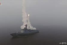 [속보] 北, '최현호'서 전략순항미사일 시험발사…김정은 화상 참관