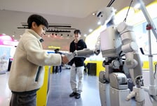 일자리 위협하는 AI 산업전환…정부 고용안정 종합대책 추진