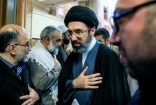 모습 드러내지 않는 이란 새 최고지도자…"전쟁 첫날 부상"