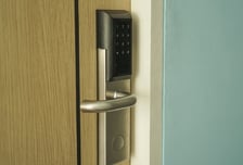 "전 여친 찾아내!" 술 취해 소화기 뿌리고 도어락 박살 낸 20대