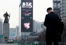 BTS 컴백 앞두고 광화문 '인파 관리 비상'…정부, 위기경보 '주의' 발령