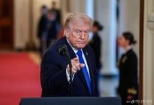 유가 안정에 사활 건 트럼프 "비축유 조금 줄일 것"...방출 시사