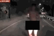 [영상]퇴근길 차량 막아선 '알몸남'..."포즈 취한 후 한대씩 보내"