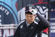 [포토] 김현수 '상념에 잠긴 타격머신'