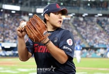 '롯데 불펜 어쩌나' 전천후 우완 박진, '끝내' 수술대 오른다... "우측 팔꿈치 인대 손상 발견했다"