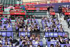 [포토] 꽃샘 추위에도 야구 응원!