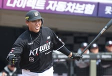 [포토] 장성우 '아까비 파울'