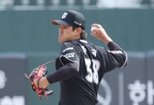 [포토] 주권 '우완 정통파'