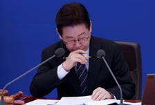 [속보]李대통령 "식용류·라면 업체들, 내달 가격인하…위기극복 동참 감사"