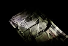 월가 유동성 공포...사모대출 환매 도미노에 운용사 주가 '털썩'