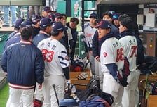 [포토] 손호영 '오직 승리뿐'