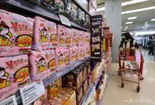 이 대통령 '콕' 찍으니 '뚝'...빵에 이어 과자·라면·식용유값도 내린다