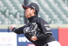 [포토] 우규민 '옆구리 씽씽투'