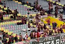 일본 감동케 한 FC서울 팬들, 日 원정서 동일본 대지진 희생자 추모 깜짝 걸개