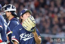 '이럴수가' 대표팀 코치 → 두산 감독 "큰일 났다는 생각도 들었다" 초대형 사고 칠 뻔한 제자 걱정에...