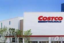 "트럼프 관세로 더 낸 물건값 돌려달라"…코스트코 고객 소송 제기