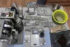 집 안에 차린 '마약 공장'…타정기까지 놓고 '알약' 제조한 외국인