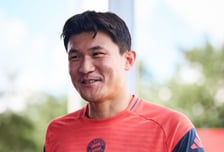 "김민재 제발 연봉 줄여서 와줘" 가난한 AC밀란, '추한 러브콜' 또 걸려 왔다... "우리 300억뿐이 못 써"