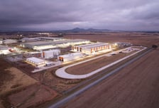 한화에어로, 호주 공장 2단계 증축 완료…레드백 장갑차 생산 돌입