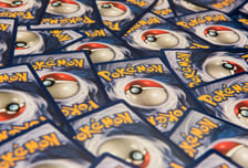 "포켓몬 카드 4억7000만원에 살게"…가방 열었더니 종이뭉치 와르르