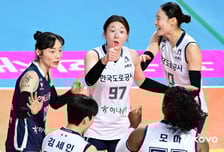 '강소휘+모마 42점 폭발' 도로공사 8시즌만의 정규 1위 확정! 김종민 감독 2번째 통합 우승 도전 [V리그 리뷰]