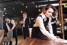 "알바 연봉 9000만원? 말이 되냐"…시급 '4만5000원'안에 뉴욕 시끌