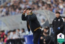 '3전 전승' 이정효 수원 감독은 여전히 배고프다 "더 압도할 수 있었는데..." [수원 현장]
