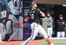 [포토] 오스틴 '행운의 3루타'