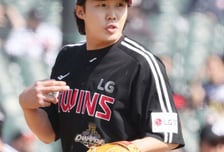 [포토] 임찬규 '추가 실점은 없다'