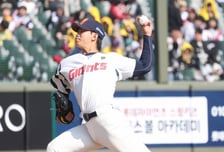 [포토] 홍민기 '부드러운 스위퍼'