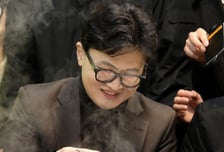 한동훈 "조국, 민주당에 '부산 말고 군산' 떼쓰면 과연 내보내 줄까"