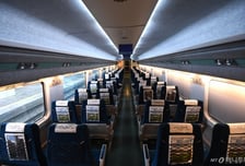 기차에서 햄버거 먹으면 민폐?…수만명 입씨름한 논란, 정답은