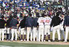 [포토] 자이언츠, 팬들의 박수를 받으며