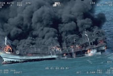 '해상 화재' 차귀도 선박, 결국 침몰…선원 2명도 아직 못 찾았다