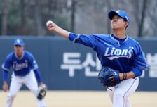 [포토]시범경기 두산전 선발나선 임기영