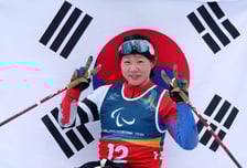 혼자 메달 '5개' 한국 최초 대기록 썼다...김윤지, 패럴림픽 '2관왕'